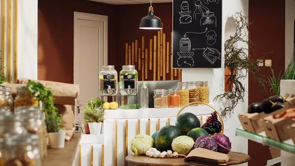 stock image Bulk products supermarket with pesticides free fruits, vegetables, grains, spices and pasta on display. Empty eco friendly local grocery store with net zero carbon dioxide emissions