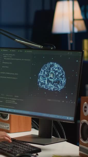 垂直视频计算机操作员更新人工智能神经网络 编写复杂的二进制代码脚本 在个人办公室外包阿拉伯自由职业者使用数字设备编程 — 图库视频影像