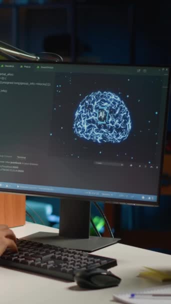 Vídeo Vertical Administrador Árabe Usando Computador Para Visualizar Redes Neurais — Vídeo de Stock