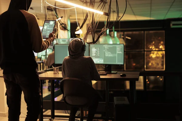 Кибератака Хакеры Запускают Шпионский Код Экране Компьютера Взламывают Базу Данных — стоковое фото