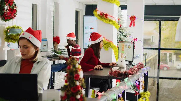 Hardworking Multicultural Employees Working Christmas Season Festive Decorated Office Diligent — Stock Photo, Image