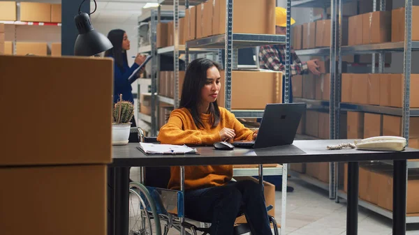 Asian Woman Disability Working Warehouse Doing Office Work Stock Logistics — Stock Photo, Image
