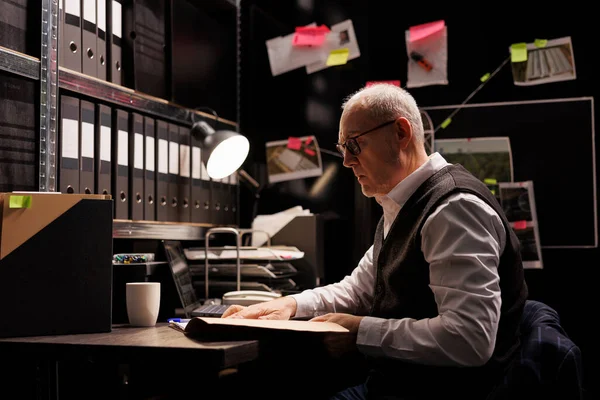 Elderly Police Officer Analyzing Confidential Federal Files Working Criminal Investigations — Stock Photo, Image