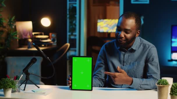 Çerik Yaratıcısı Teknoloji Meraklıları Için Krom Anahtar Tablet Video Incelemesi — Stok video