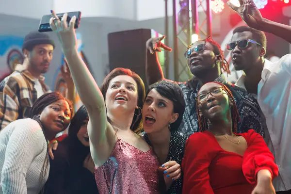 Carefree Friends Group Taking Selfie Smartphone While Having Fun Partying — Stock Photo, Image