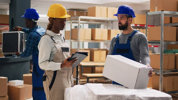 Diverse Team Employees Scanning Boxes Barcodes Looking Merchandise Cardboard Packages — Stock Photo, Image
