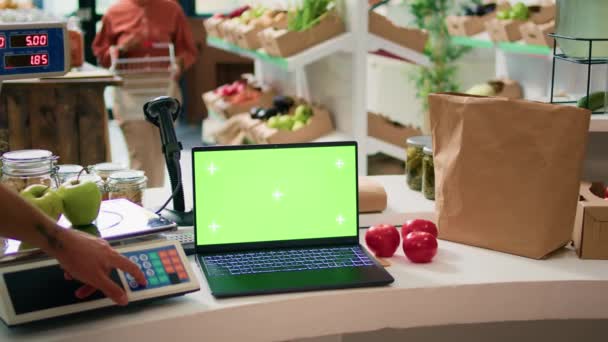 Çıkış Işlemcisi Sergilenen Yeşil Ekran Şablonu Kullanıyor Yerel Organik Süpermarkette — Stok video