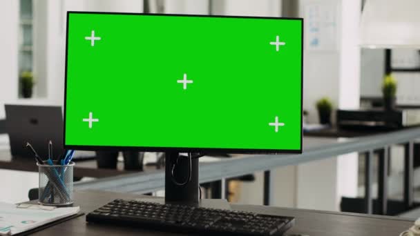 Wyświetlacz Komputerowy Greenscreen Pulpicie Puste Małe Biuro Odizolowany Szablon Makiety — Wideo stockowe