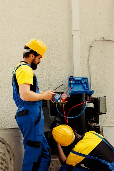 Becerikli tamirciler hatalı havalandırma vantilatörünün tamir edilmesi, buharlaştırıcı bobininin donmasına ve kötü hava akışına neden olur. Klimayı optimize eden tamirciler maksimum verimle çalışmasını sağlıyorlar.