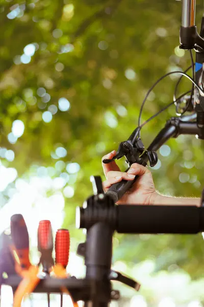 Detailed Image Caucasian Mans Arm Maintaining Bicycle Part Annual Summer — Stock Photo, Image