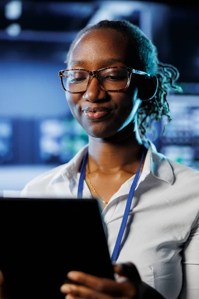 Satisfied Admin Data Center Uses Tablet Prevent System Electronics Overload — Stock Photo, Image