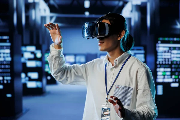 Admin Data Center Uses Virtual Reality Prevent System Overload Peak — Stock Photo, Image