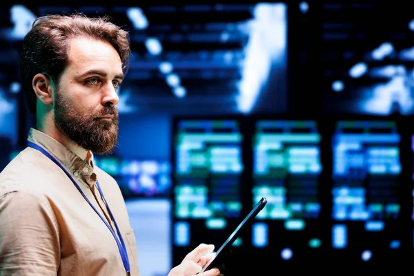 Meticulous Programmer Setting High Tech Facility Advanced Cybersecurity Firewalls Intrusion — Stock Photo, Image