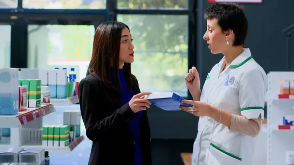 Asian Woman Need Prescription Sickness Relieve Drug Informations Dispensary Asking — Stock Photo, Image