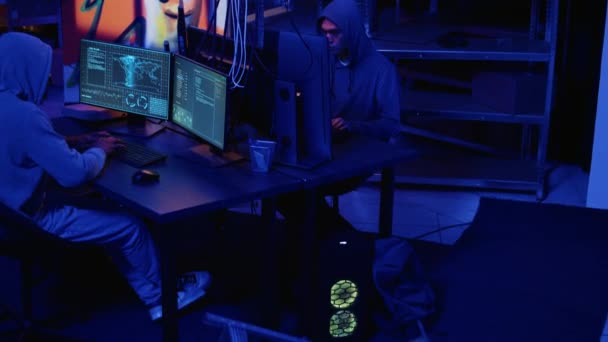 Hackare Mörk Neon Upplyst Underground Kodning Malware Som Utformats För — Stockvideo