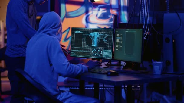 Hackere Mørke Rum Forsøger Stjæle Værdifulde Data Ved Målrette Statslige – Stock-video