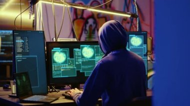Hackerlar, gizli üste şifreleme virüsü fidye virüsü kullanarak başarılı bir şekilde bilgisayar sabotajı yaptıktan sonra mutlu oldular. Siber suçlular, verilerine eriştikten sonra kurbanlardan fidye talep ediyorlar.