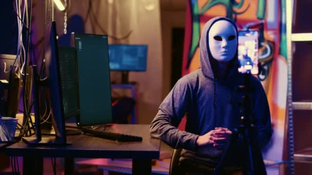 Nebezpečný Hacker Natáčí Video Hrozící Zahájí Kybernetický Útok Jiný Vládní — Stock video