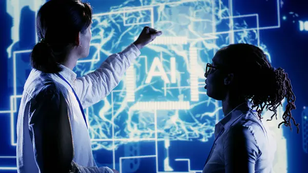 Executivos Qualificados Olhar Para Holograma Simulação Cérebro Humano Inteligência Artificial — Fotografia de Stock