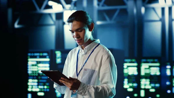 Proactive Employee Walking Data Center Electronics Providing Processing Resources Different — Stock Photo, Image