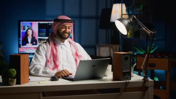 Arabische Jobbewerber Die Hause Von Einem Personalteam Interviewt Werden Muslimischer — Stockvideo