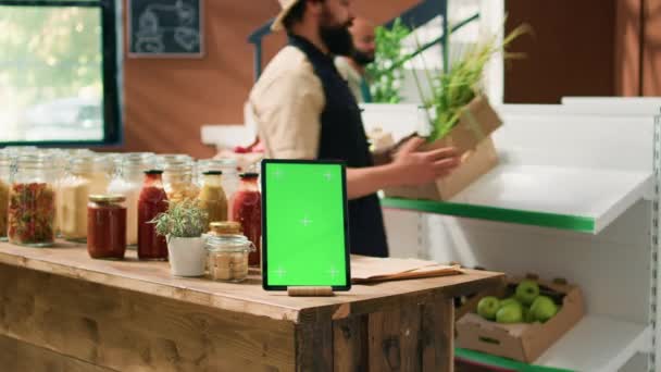 Greenscreen Tablet Κοντά Πελάτη Έλεγχο Χύμα Προϊόντα Αποθηκεύονται Επαναχρησιμοποιήσιμα Βάζα — Αρχείο Βίντεο
