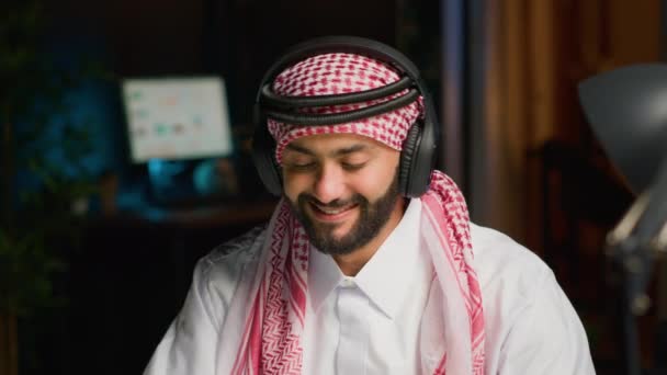 Arab Employee Wireless Headphones Enthusiastic Working Apartment Office Muslim Entrepreneur — Stock Video