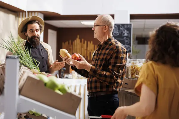 Zero Waste Supermarket Owner Having Friendly Discussion Old Customer Looking — Stock Photo, Image