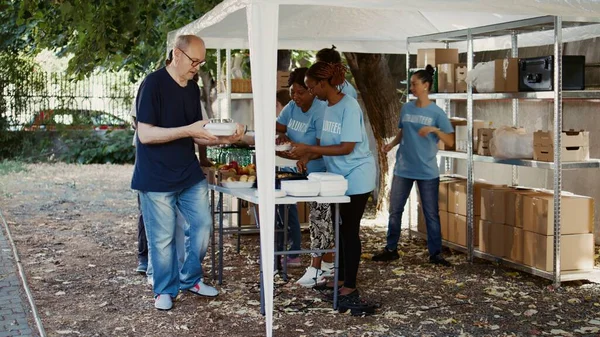 Scene Showcasing Group Volunteers Giving Food Donations Less Privileged Young — Stock Photo, Image