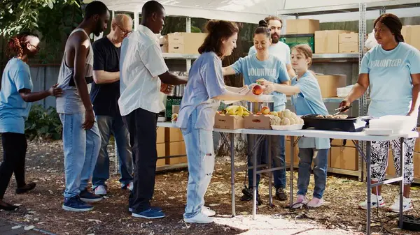 Charity Food Drive Volunteers Share Provisions Food Homeless Young People — Stock Photo, Image