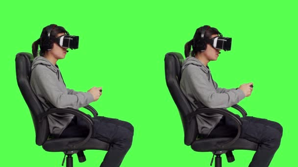 Jugador Disfrutando Del Juego Con Auriculares Realidad Virtual Controlador Mientras — Vídeo de stock