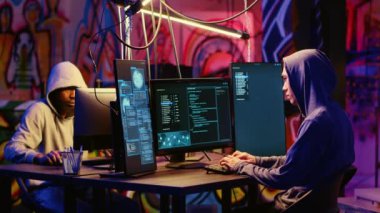 SSD 'yi elinde tutan hackerlar, VPN ve darknet' i kimliklerini gizlemek için kullanıyorlar. Siber suçlular saklandıkları yeri gizlemek için finansal hırsızlık yapıyorlar.