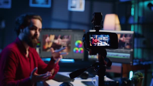 Equipamento Câmera Profissional Usado Pelo Videógrafo Estúdio Criativo Concentre Equipamentos — Vídeo de Stock
