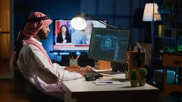 Middle Eastern System Administrator Programming Used Machine Learning Training Programmer — Stock Photo, Image