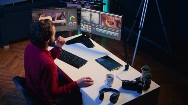 Video Editor Polering Optagelser Anvende Moderne Redigering Teknikker Øge Klarheden – Stock-video