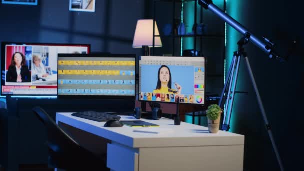 照片处理软件界面在电脑屏幕上的创意代理工作室 照片编辑程序Ui显示在摄影师工作空间的多监视器Pc机上 — 图库视频影像
