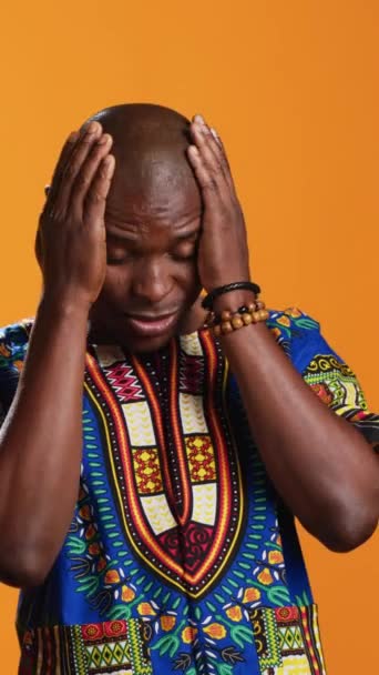 Verticale Video Afro Amerikaanse Mensen Die Lijden Aan Migraine Camera — Stockvideo