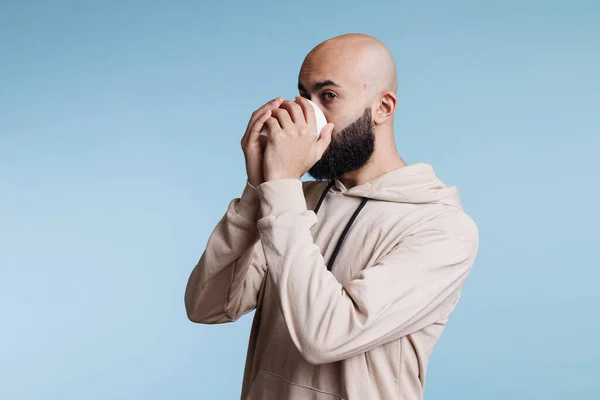 Young Bald Arab Man Enjoying Morning Cup Tea Relaxed Facial — Stock Photo, Image