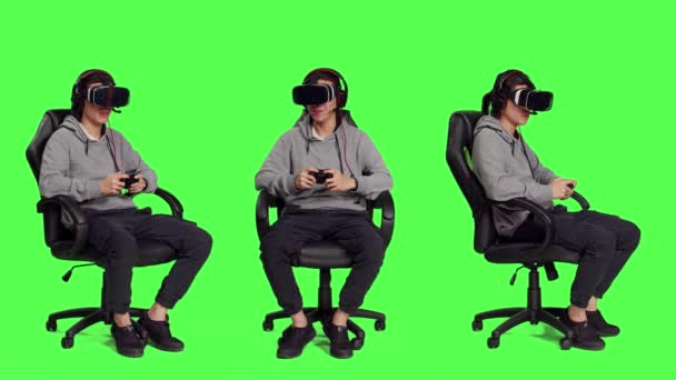 Gamer Divertirse Con Gafas Controlador Jugando Concurso Multijugador Línea Con — Vídeos de Stock
