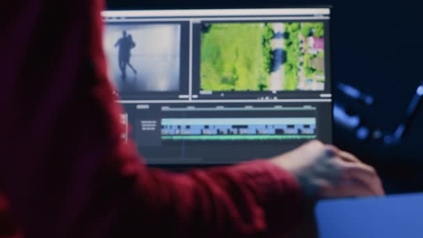 Redattore Video Professionale Che Cura Classificazione Colore Illuminazione Ufficio Creativo — Video Stock