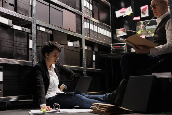 Private Detective Woman Sitting Floor Arhive Room Analyzing Criminology Report — Stock Photo, Image