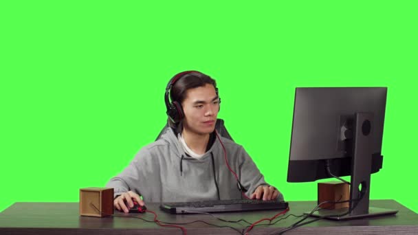 Asian Player Computer Playing Web Videogames People Globe Young Person — Stock Video