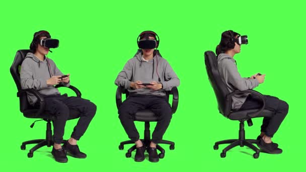 Gamer Mit Interaktivem Headset Und Smartphone Online Handyspiele Spielen Sitzend — Stockvideo