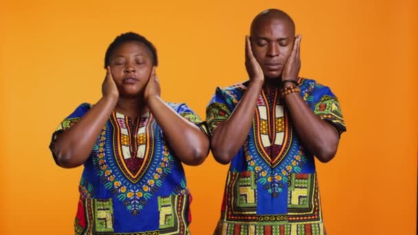 Afro Amerikaanse Mensen Die Drie Wijze Apen Tekenen Die Hun — Stockvideo