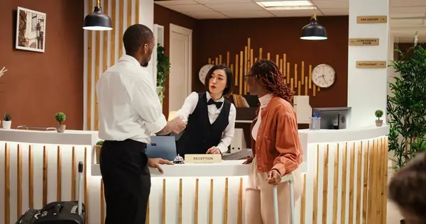 Friendly Asian Receptionist Offering Room Key Happy Guests Check Process — Stock Photo, Image