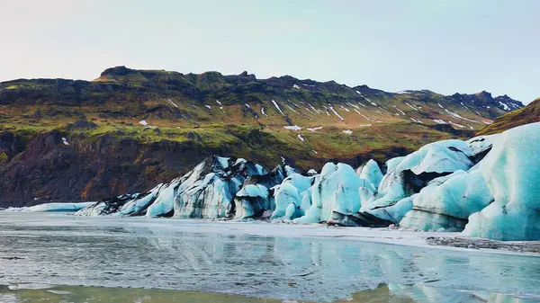 Fenséges Vatnajokull Gleccser Icelanden Hatalmas Jégsapkával Fagy Lebeg Sarkvidéki Tavon — Stock Fotó