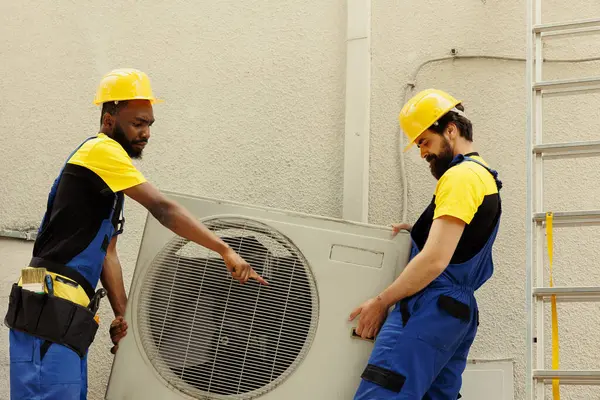 Capable Specialist Efficient Technician Opening Old Malfunctioning Hvac System Replace — Stock Photo, Image