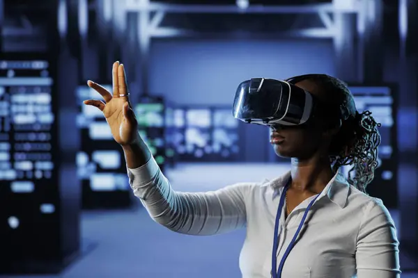 Computer Scientist Data Center Uses Virtual Reality Prevent System Overload — Stock Photo, Image