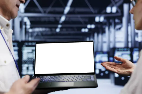 Lähikuva Laukaus Mock Laptop Käyttämä Huolellinen Työntekijä Pilvi Computing Business — kuvapankkivalokuva