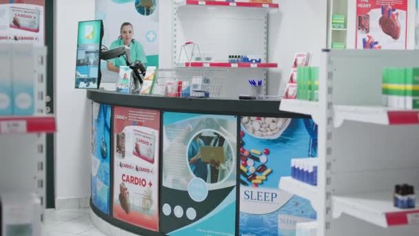 영양소와 치료의 종류로 피트니스 용품을 제공하는 소매점 약국에서 판매되는 의약품 — 비디오